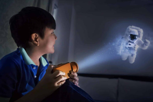ערכת חלל ואסטרונומיה מקיפה לילדים 4M הקרנה של אסטרונאוט